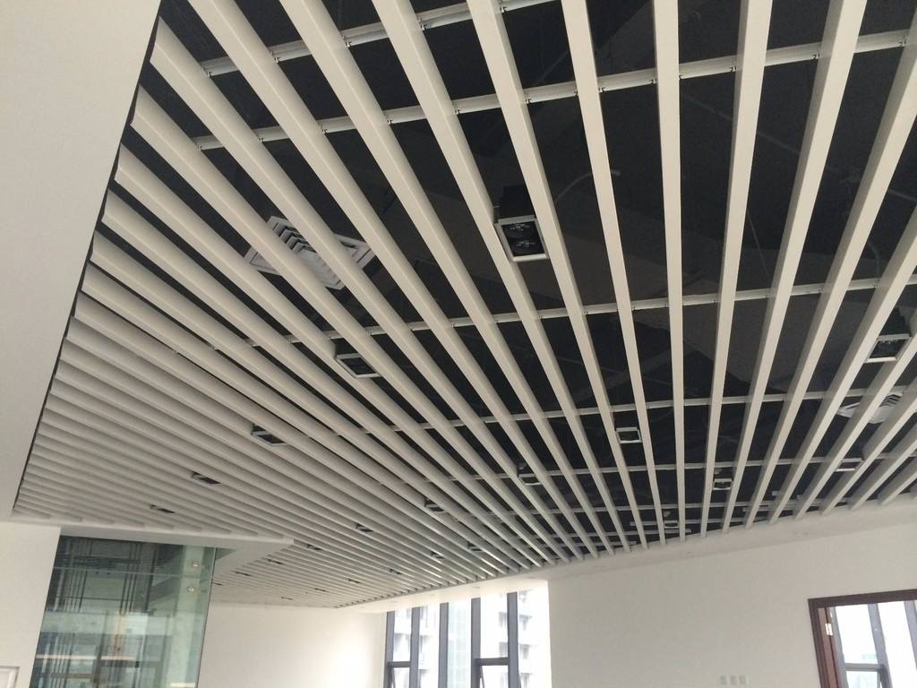 鋁單板廠家講解拉絲鋁單板與噴涂鋁單板的幾點區(qū)別